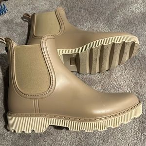 Rain boots size 7